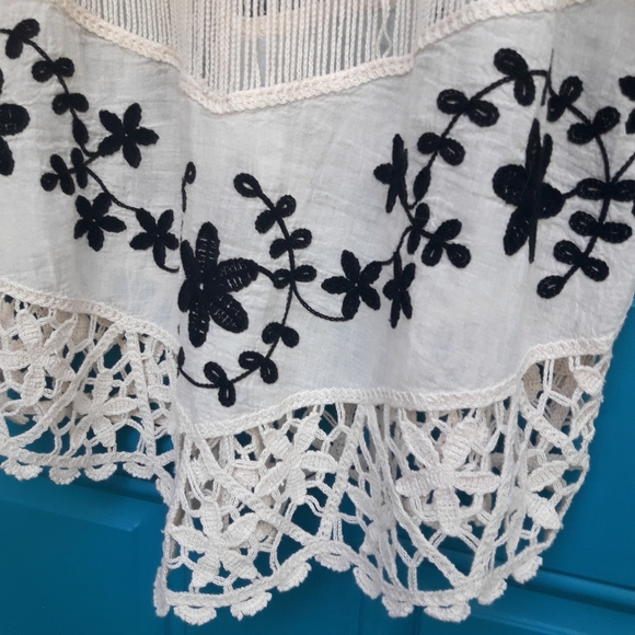 NEW Boho Top Embroidery Crochet Hippie Style Clothing Cut Embroidered Flowers ML - Picture 6 of 8